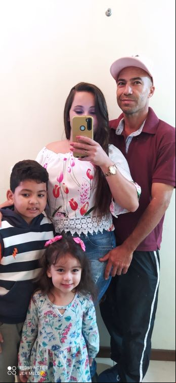 Marcos Paixão da Rocha com a esposa Jéssica Heredes e os filhos Lucas e Letícia - Crédito de imagem: álbum de família.