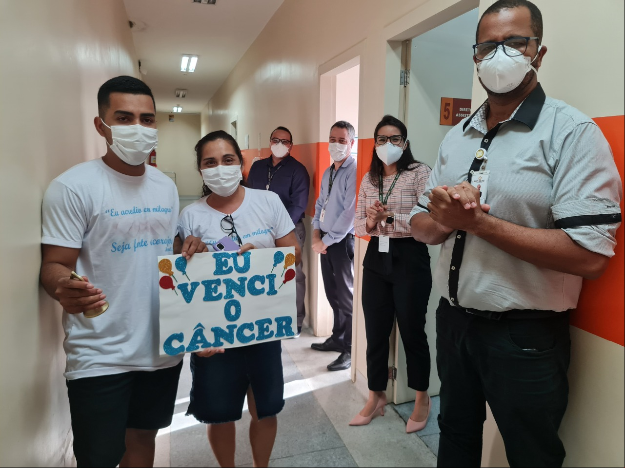 Ítalo Nascimento tocou o Sino da Vitória, após se recuperar de um Sarcoma de Ewing. Foto: Comunicação Pró-Saúde
