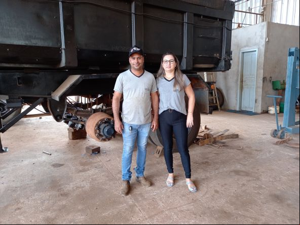Os empresários Fábio e Cristiane investiram numa empresa de molas de caminhões no parque. Hoje eles têm oito funcionários. (Foto: Rildo Costa)