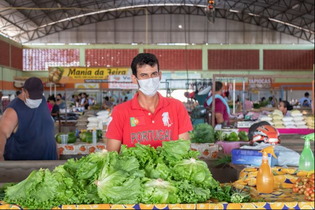 Ranieri é uma referência na produção de hortaliças. Tem clientes que vem comprar só com ele. (Foto: Wellington Cordeiro)  