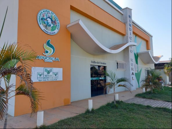 Sede do Sindicato Rural de Cerejeiras. Linha de assistência técnica pelo Senar atende a pequenos produtores de leite. (Foto: Rildo Costa)