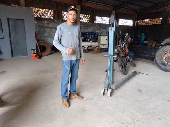 Thalison levou a empresa dele da área urbana para o parque. Ele tem uma tornearia. (Foto: Rildo Costa)